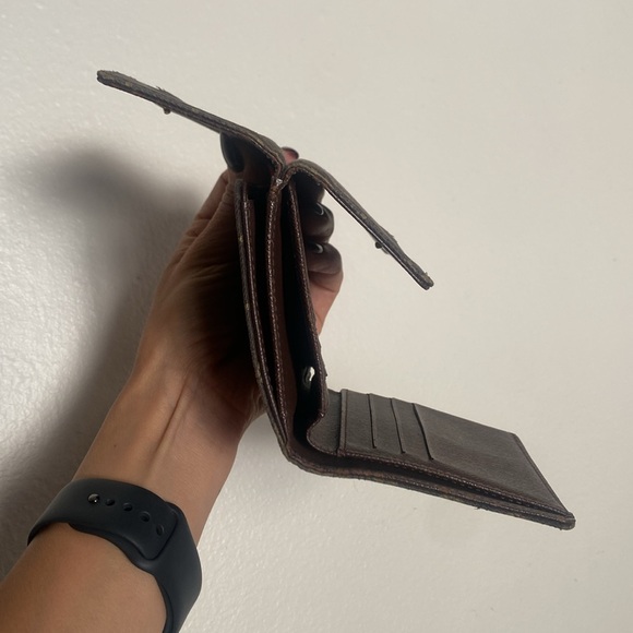 LOUIS VUITTON Mini Lin Denim
Compact Wallet - Picture 8 of 11